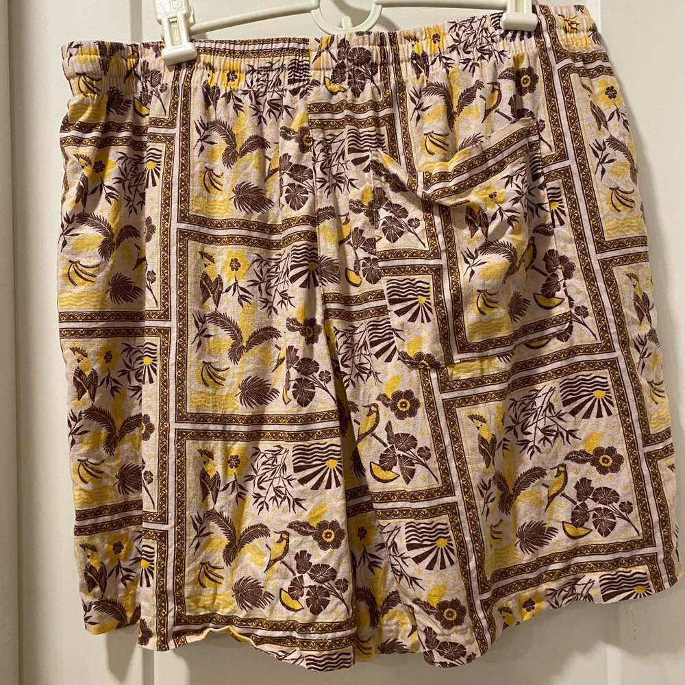 Forever 21 Yellow and Brown Patterned Men’s Shorts - Picture 2 of 3